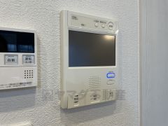 防犯性、セキュリティ対策に安心できるテレビモニター付きインターフォンです。セールスマン対策にもなり安心できます。