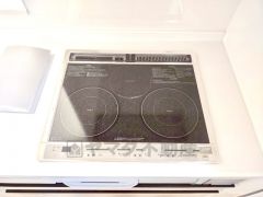お手入れのしやすいIHクッキングヒーターです。3口コンロなので、効率よくお料理が楽しめます。毎日のお料理も楽しくなりますね＾＾