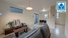 おしゃれなキッチンを中心とした開放的なリビングは16帖。お友達や親せきをお招きするのも楽しみです＾＾