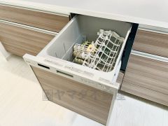 炊事時間を大幅に短縮できる食器洗浄乾燥機付き＾＾食器を洗う手間が減るので家族とのコミュニケーションの時間や自分の時間が増えますね。