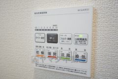 浴室暖房乾燥機には、暖房、乾燥、涼風、換気の4つの機能が付いています。タイマー付きです。換気・雨の日の洗濯も安心です＾＾