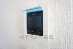  防犯性、セキュリティ対策に安心できるテレビモニター付きインターフォンです。セールスマン対策にもなり安心できます。