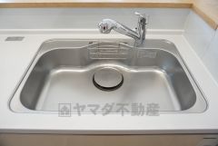 同仕様写真。現況と異なる場合は現況を優先します。大きなお鍋も楽々洗える幅の広いシンクです＾＾