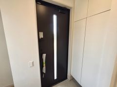 玄関にはたっぷり収納できるシューズボックス付きなので、家族全員の靴がきれいに整頓できます。