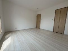 クローゼット付きなので、すっきりと整理整頓でき気持ちよく過ごせますね＾＾