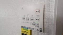 浴室暖房乾燥機には、暖房、乾燥、涼風、換気の4つの機能が付いています。タイマー付きです。雨の日はもちろん、急ぎで洗濯する必要のあるお子様の体操服や、下着類などを乾かすのに便利です。