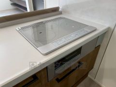 お手入れのしやすいIHクッキングヒーターです。3口コンロなので、効率よくお料理が楽しめます。毎日のお料理も楽しくなりますね＾＾