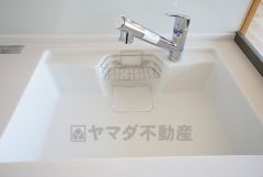 同仕様写真。現況と異なる場合は現況を優先します。大きなお鍋も楽々洗える幅の広いシンクです＾＾