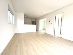 キッチンから会話が弾みそうなダイニングです。お友達や親せきをお招きするのも楽しみになりますね＾＾