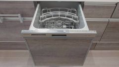 普通に食器洗いをする時より水道代が70％ほど削減できます。夜お休みになるときに食洗器を利用すれば朝起きた時には食器が綺麗になっていますので便利です。