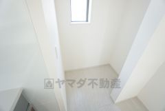 キッチン、コンロ横にパントリーあり＾＾棚などを置くもよし、収納の仕方は自由自在＾＾まとめ買いした食品の収納も安心です＾＾