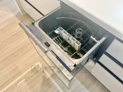 炊事時間を大幅に短縮できる食器洗浄乾燥機付き＾＾食器を洗う手間が減るので家族とのコミュニケーションの時間や自分の時間が増えますね。