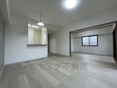 家族が集まる開放的なリビング。思い思いの時間を過ごしたり、家族みんなで食事をしたり、素敵な団らんの場になりますね＾＾