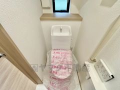 ウォシュレット、暖房便座、節電・節水機能など、使い勝手のよい高機能トイレです。