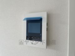 防犯はもちろん、セールスマン対策にもなるモニター付きインターホンです。お子さん1人での留守番時にも活躍しそうです。