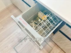 収納も、作業スペースも広々と設けられた使いやすいシステムキッチンです＾＾