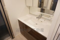 ワイド洗面台　収納も多くて助かります。