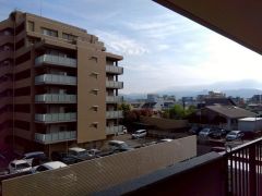 バルコニーからの眺望です。前面に遮るものがなく景色を一望できます。