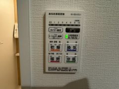 浴室暖房乾燥機には、暖房、乾燥、涼風、換気の4つの機能が付いています。タイマー付きです。雨の日はもちろん、急ぎで洗濯する必要のあるお子様の体操服や、下着類などを乾かすのに便利です。