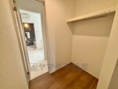 洗濯後すぐ収納できる快適設計　 大容量のファミリークローク直結のランドリースペース完備