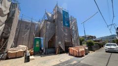 カースペースは2台分確保＾＾ご夫婦で1台ずつ所持されているご家庭も、来客時も安心ですね。
