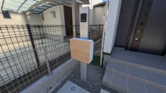 宅配ボックスも備わっており、デザイン性と利便性を兼ね備えています＾＾