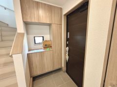 収納力のあるシューズボックスを備えた玄関