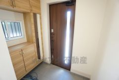 たっぷり収納できるシューズボックス付きなので、家族全員の靴がきれいに整頓できます。