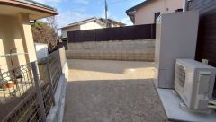 お庭付き＾＾日光浴やガーデニングはもちろん、お子さまの外遊びの場としても＾＾リビングからも様子が見守れるので安心です＾＾ 