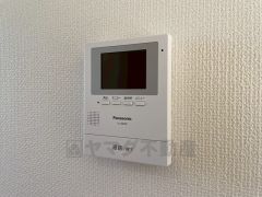 防犯性、セキュリティ対策に安心できるテレビモニター付きインターフォンです。セールスマン対策にもなり安心できます。