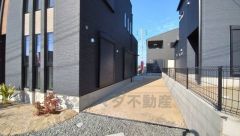 ガーデニングが趣味の方に嬉しいお庭付き。