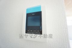 防犯性、セキュリティ対策に安心できるテレビモニター付きインターフォンです。セールスマン対策にもなり安心できます。