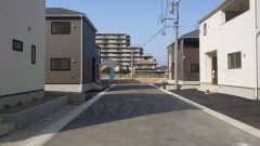 1号棟：南側約12.18ｍ公道、東側6.02ｍ私道